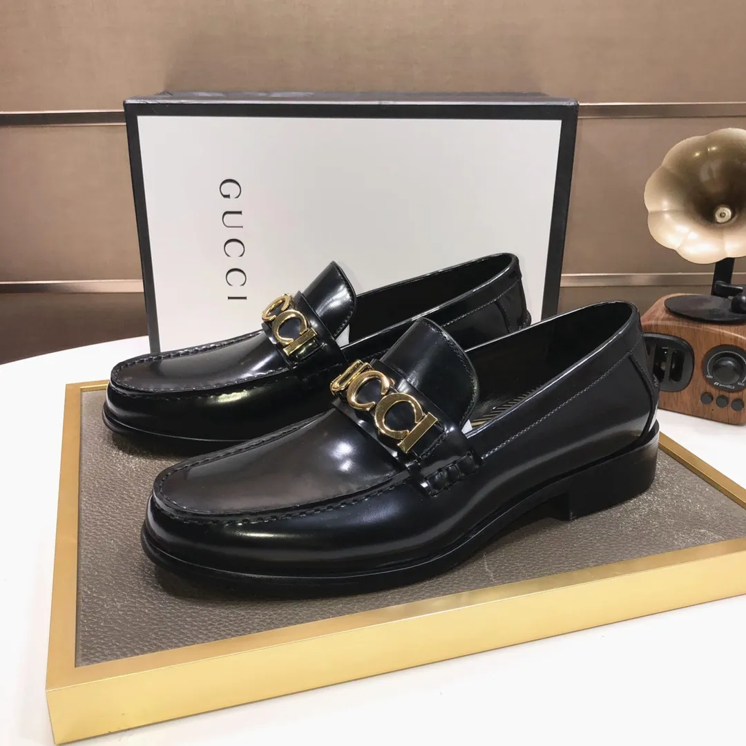 Factory batch 580💰Italy’s top luxury men’s shoe giant (GUCCI) (Gucci) (full cowhide lining) new arrival🍃Original European style🔰 Pleasant to the eye😍In order to make the shoes more durable and non-deformable🌀The production continues to follow traditional methods but there is still no lack of innovation💪Select original cowhide for the leather♻️Smooth, natural and extra bright⭐Made of imported cowhide The rich man’s first choice 38-45 (45 customized)